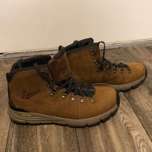 Dannele Mountain 600 4.5” Rich Brown